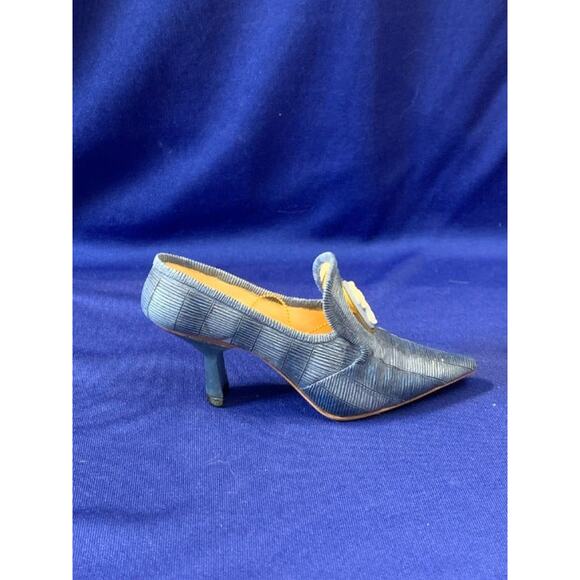 Just The Right Shoe Cameo Appearance 2001 #25219 - Picture 4 of 9